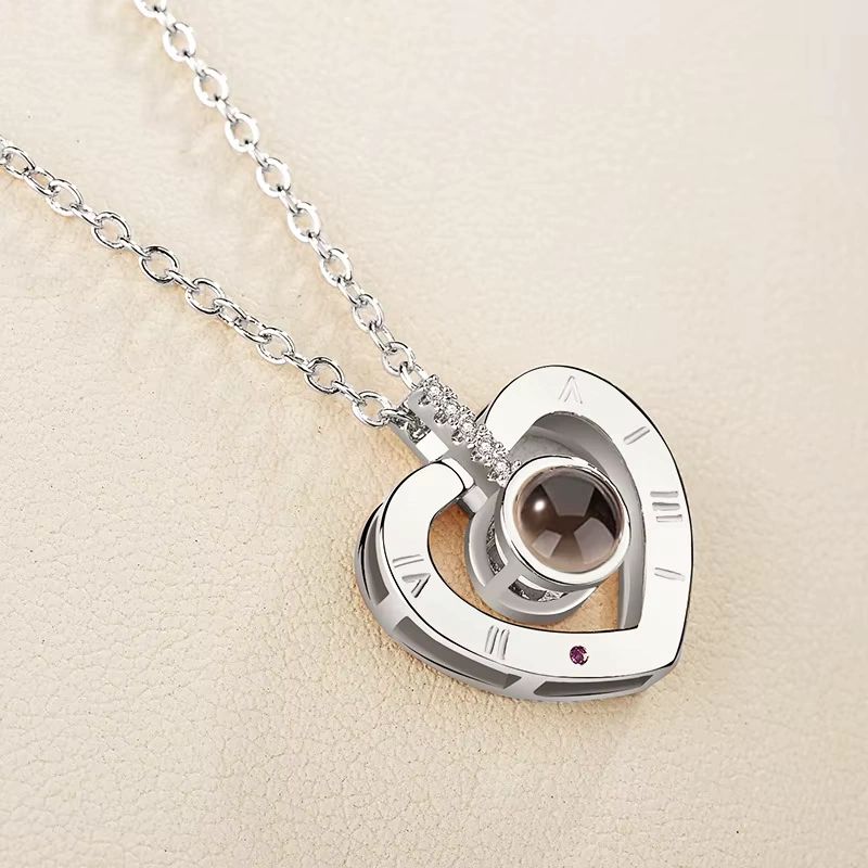 Collar Proyector “Te Amo en 100 Idiomas” – Regalo romántico y único para ella💕